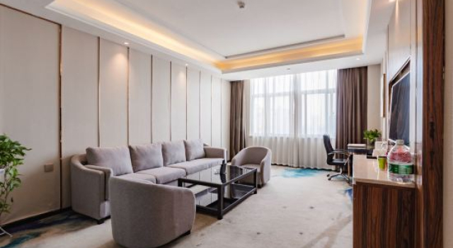 Люкс Deluxe Huangchuan Shibo International Hotel