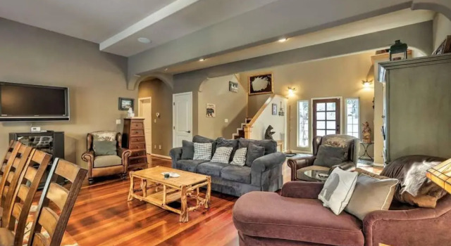 Large Home in Central Truckee With Private Hot Tub