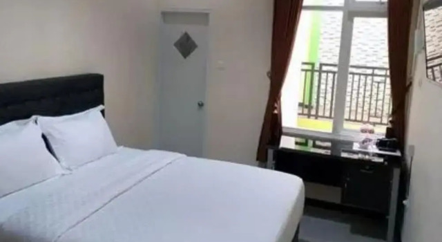 Halona Guest House, Varaa Matkakoti Batu East Java, lähellä Kali Watu Rafting