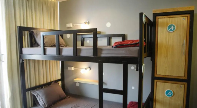 Кровать в общем номере Full stop. Hostel Chiang Mai