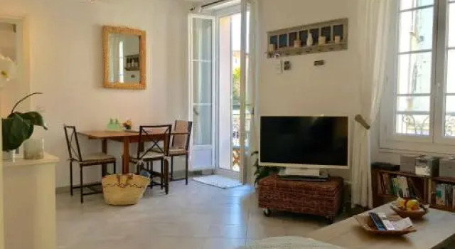 Balcony in Heart of Old Antibes, AC, View, Забронировать Апартаменты/квартира Апартаменты Антиб, рядом с Antibes Archaeology Museum, Апартаменты/квартира