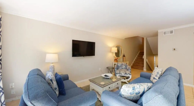 213 Turnberry Village