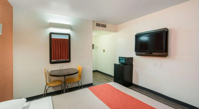 Motel 6 Williams, Rezervați Motel Hoteluri în Williams cu parcare, Parcare
