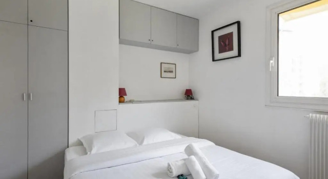 Sunny & quiet 2br near the Eiffel Tower Invalides Beaugrenelle Welkeys, Забронировать Апартаменты/квартира 15-й округ: Порт-де-Версаль Париж, рядом с Espace Nadeshiko Paris France