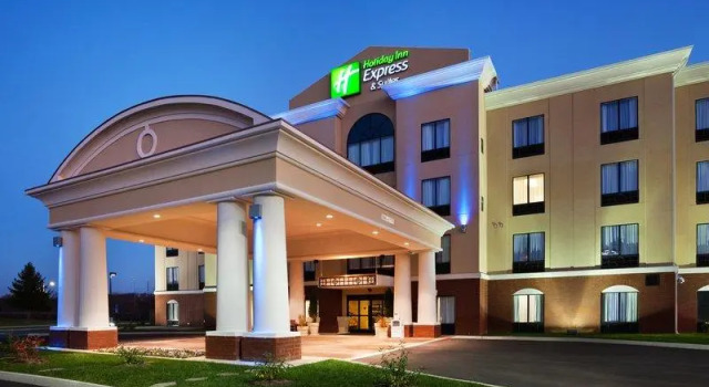 Люкс c 1 комнатой Holiday Inn Express & Suites Newport S by IHG
