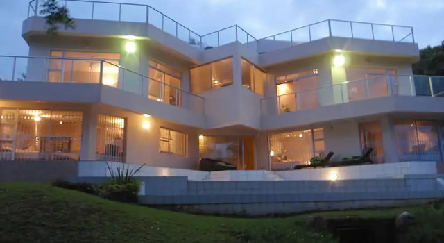 Ballitoville Big Family Villa