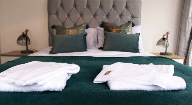 Livestay - 3 bed Apt With Balcony Near Heathrow