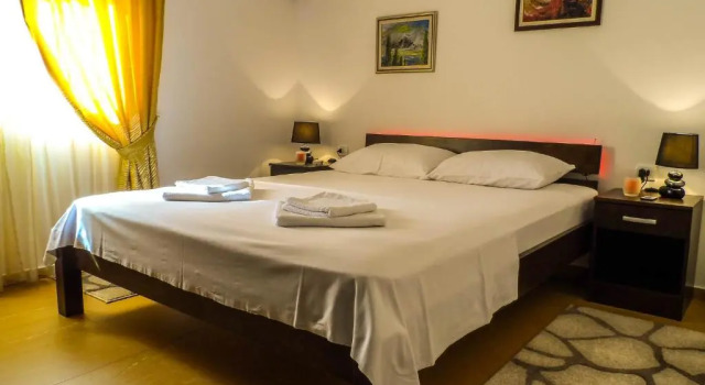 Apartments MileS, Book Apartment Busat 