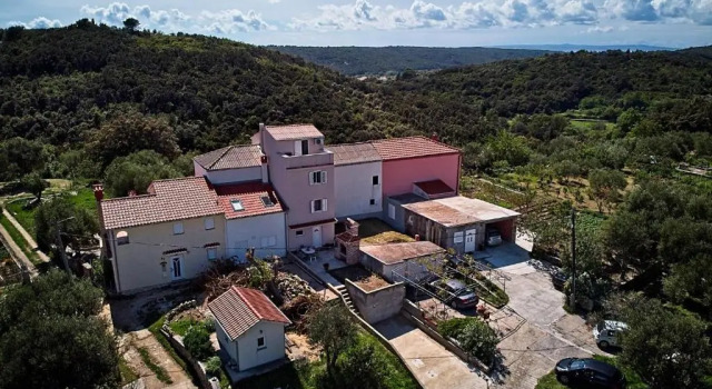 Коттедж с 3 комнатами Holiday House Rab