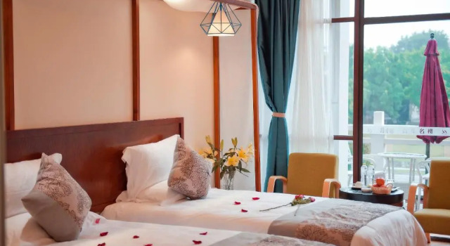 Двухместный номер Standard с видом на горы Guilin Crystal Crescent Moon Hotel