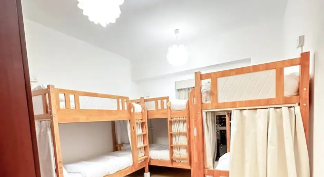 Кровать в общем номере Dubai Host - Beach Hostel JBR