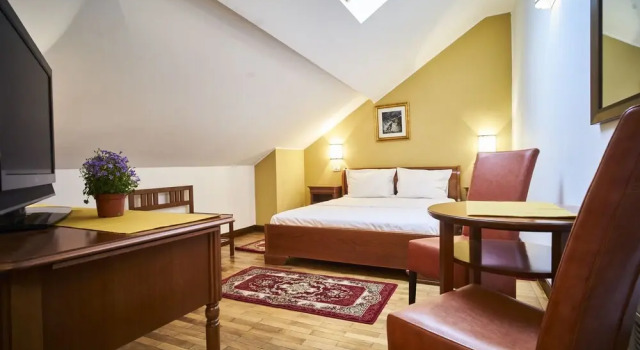 Cozy Attic Room VI, Prenota Hotel Settore 2 Bucarest