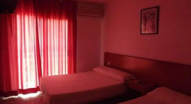 Четырёхместный номер Standard с балконом Hotel Iris