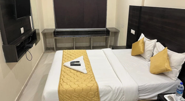 Двухместный номер Deluxe Hotel Wind Flower Regency - Near Kokilaben Hospital