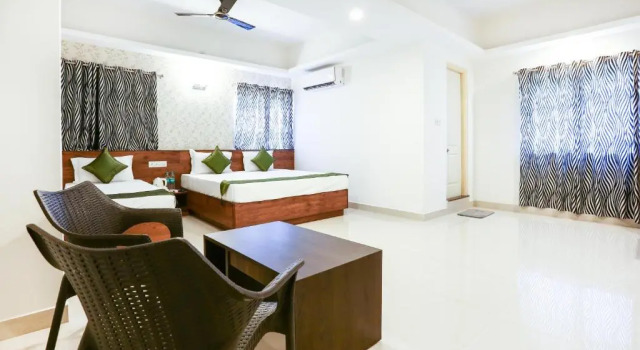 Номер Premium Treebo Comforts Inn, University Road Deralakatte