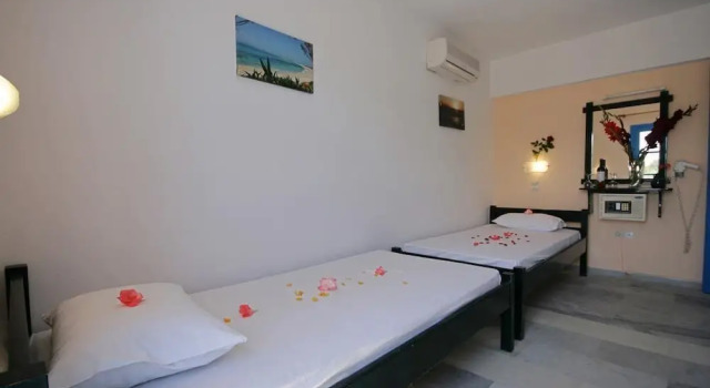 Апартаменты с 2 комнатами с балконом и с видом на сад Sunny Beach Studios