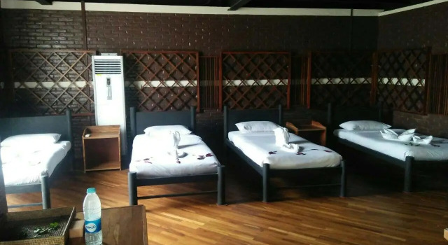 Кровать в общем номере с балконом Bagan Lodge