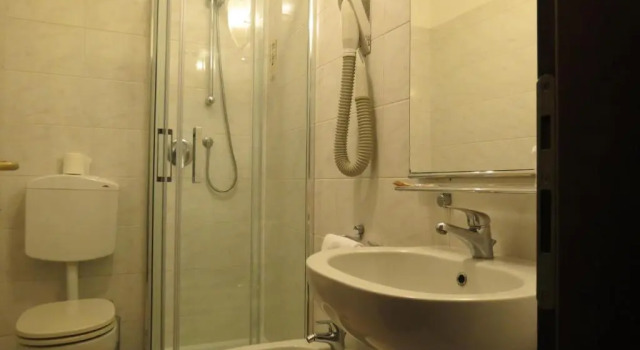 Двухместный номер Economy Hotel Bridge
