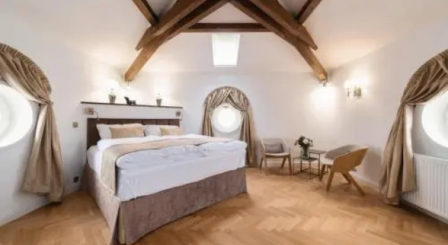 Zamek Trnova, Rezerwuj Hotel Hotele w Píkovice z basenem, Basen