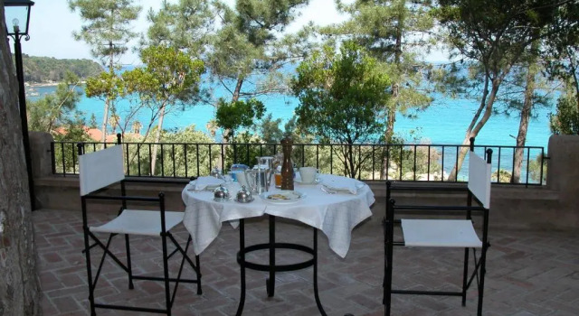 Номер Deluxe Hotel Porto Pirgos