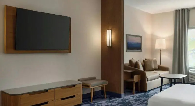 Четырёхместный люкс Executive Fairfield By Marriott Inn & Suites Lancaster