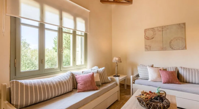 Lithos Stoupa Villas