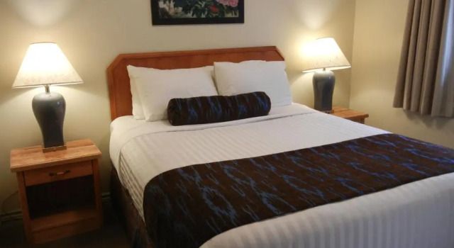 Двухместный люкс SlumberLodge Hotel