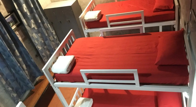 Кровать в общем номере White Jail at Koh Tao Hostel