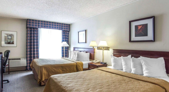 Четырёхместный номер Standard Quality Inn & Suites Everett
