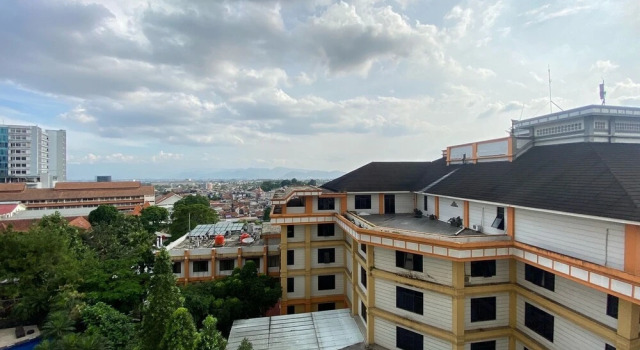 Spacious And Scenic Studio At Majesty Apartment Bandung, Book Apartment Hotels in West Java with a Pool, Swimming Pool