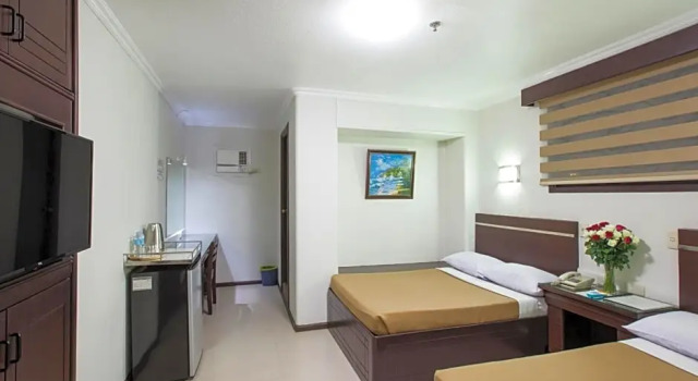 Четырёхместный номер Standard Paladin Hotel