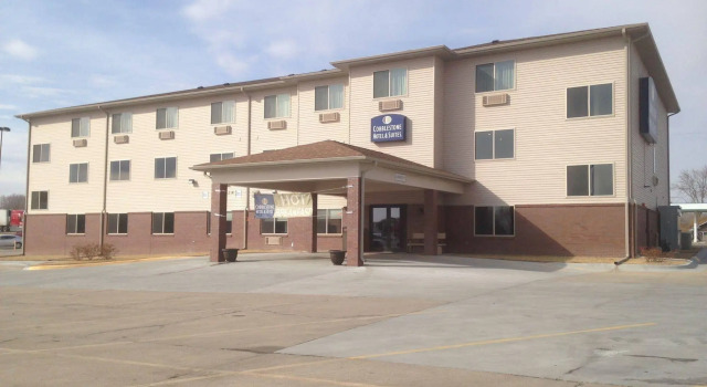 The Edgewood Hotel and Suites, Забронировать Отель Фэрбери штат Небраска