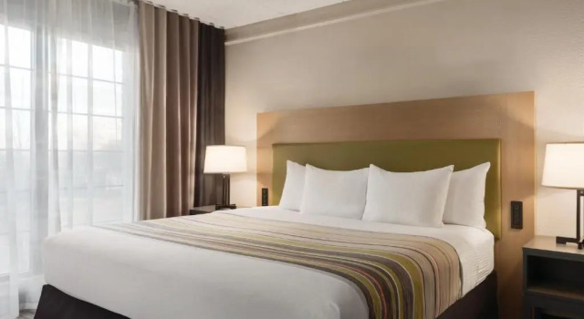 Двухместный люкс c 1 комнатой Country Inn & Suites by Radisson, Chicago-Hoffman