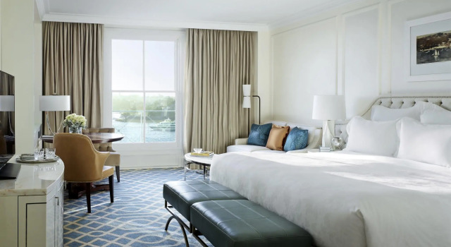 Номер Deluxe с видом на гавань The Langham Sydney