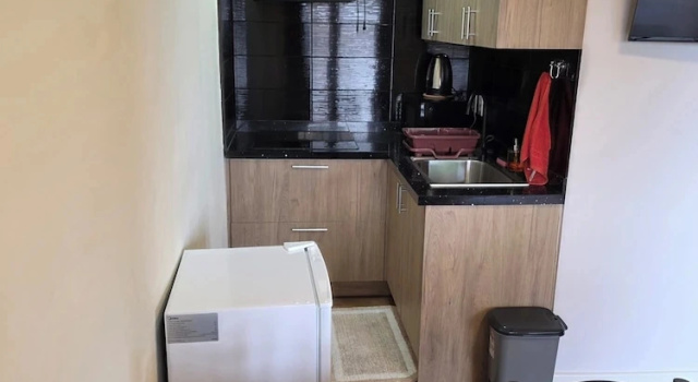 Апартаменты Premium DOLFIJN STUDIOS Stylish 2BR Apartment Fast WiFi AC Near Center