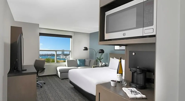 Номер Den с видом на залив Hyatt House San Juan