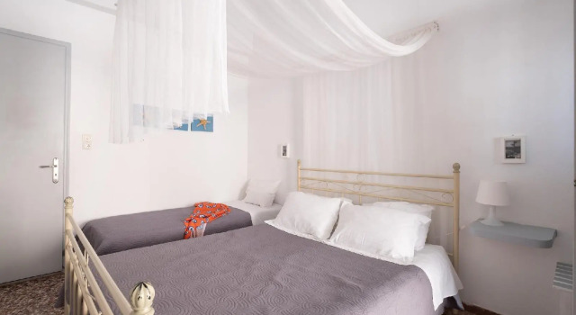 Sagma Beach Rooms, Забронировать Гостевой дом Отели Санторини с парковкой, рядом с Пляж Перисса, Парковка