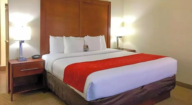 Люкс с видом на горы Vista Suites Near Island and Leconte Convention Center