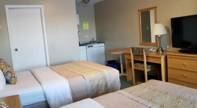 Четырёхместный номер Standard Athabasca Lodge Motel