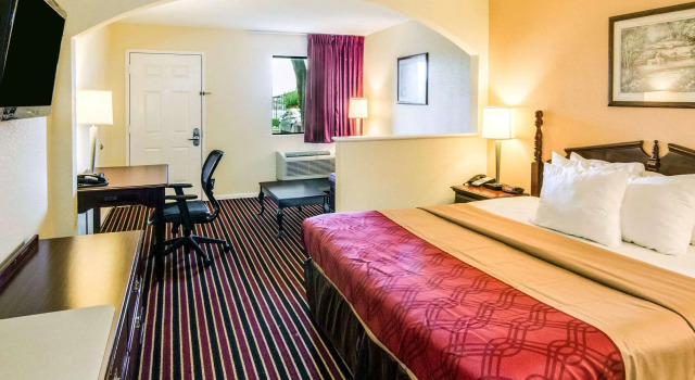 Двухместный люкс Rodeway Inn & Suites Highway 290 Northwest