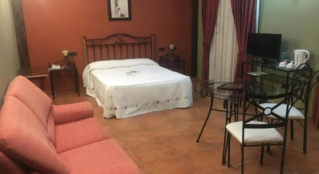 Полулюкс Hotel Balcón de los Montes