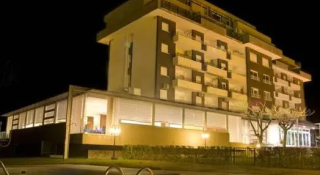 Кровать в общем номере Hotel Spa Sinagoga