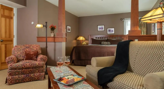 Lake Pointe Inn, Buchen Sie Bed & Breakfast McHenry 