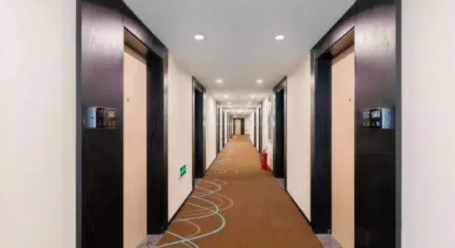 Xana Lite Hotel (Jinan Huayuan East Road Subway Station Huanlian Night Market)