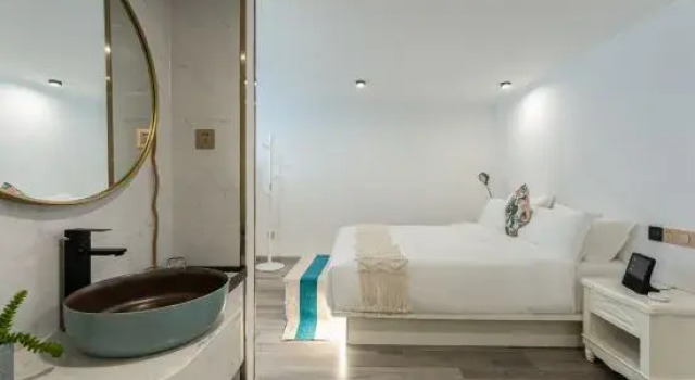 Люкс Deluxe YunMan Hotel (Economic Development Kunming University)