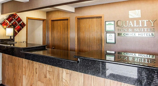 Quality Inn & Suites Davenport near I-80
