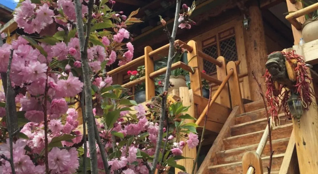 Tibetan-style Courtyard Hotel