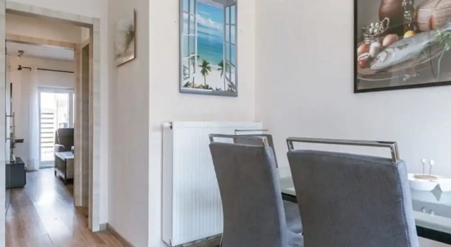 Spacious House With Garden and Parking