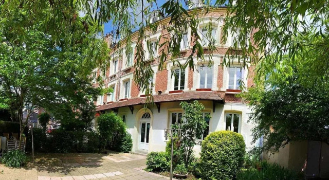 Hôtel de France, Book Hotel Lillebonne 