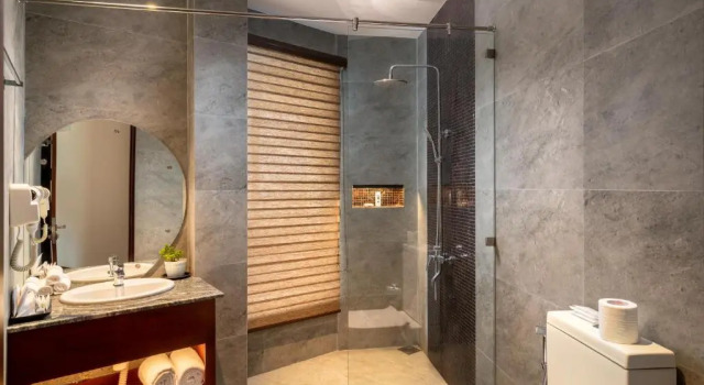 Трёхместный номер Deluxe Grand Serendib Hotel